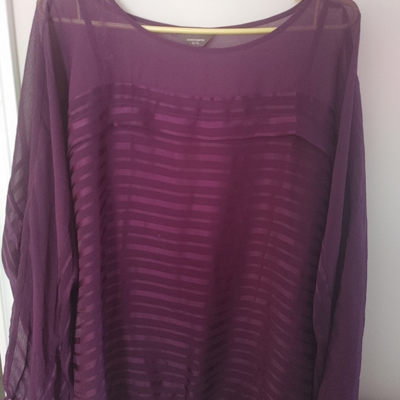 Ladies Top - Picture 2 of 3